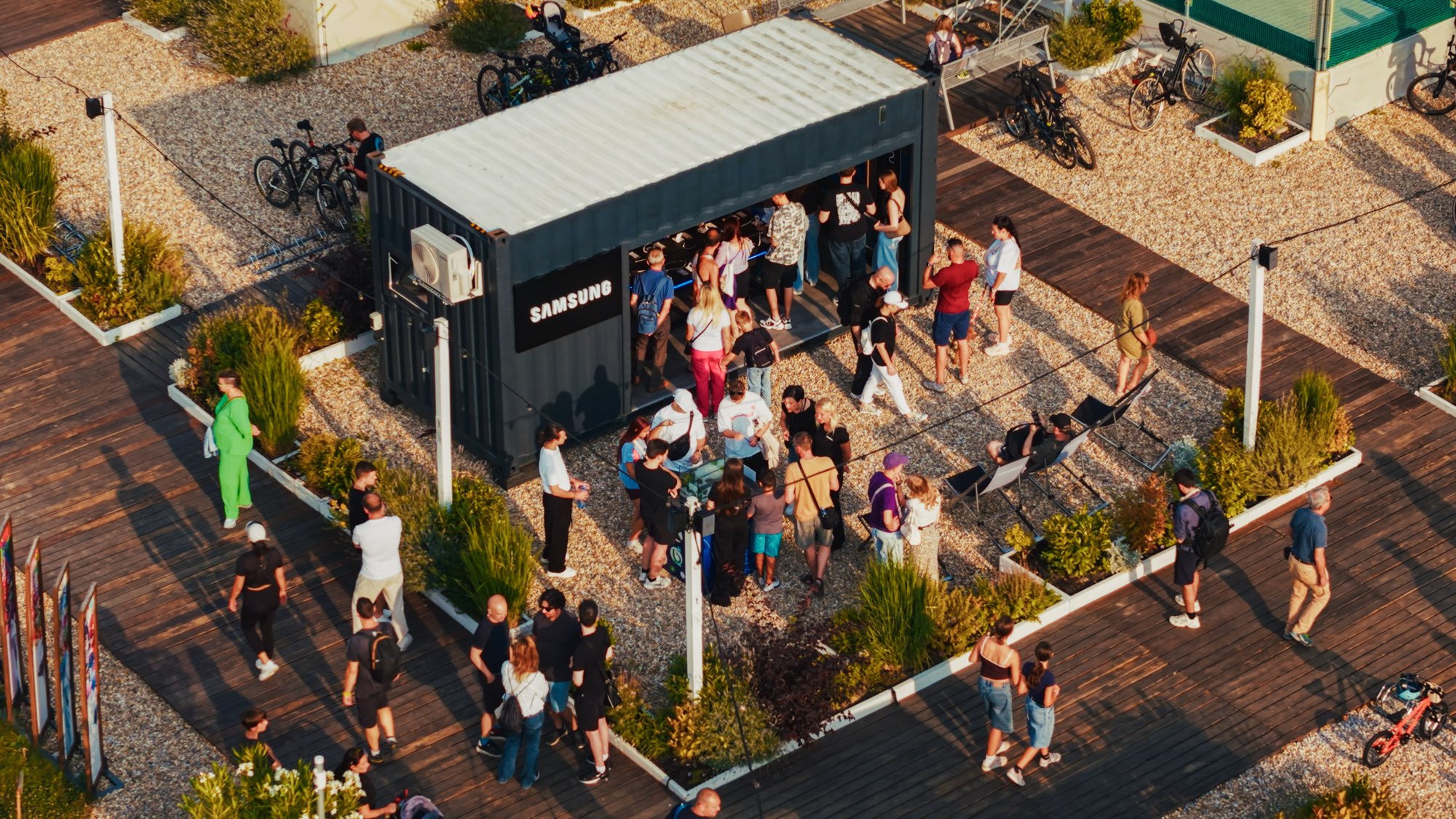 Visitors at the Samsung container at Tyršák during the launch of the new Galaxy model